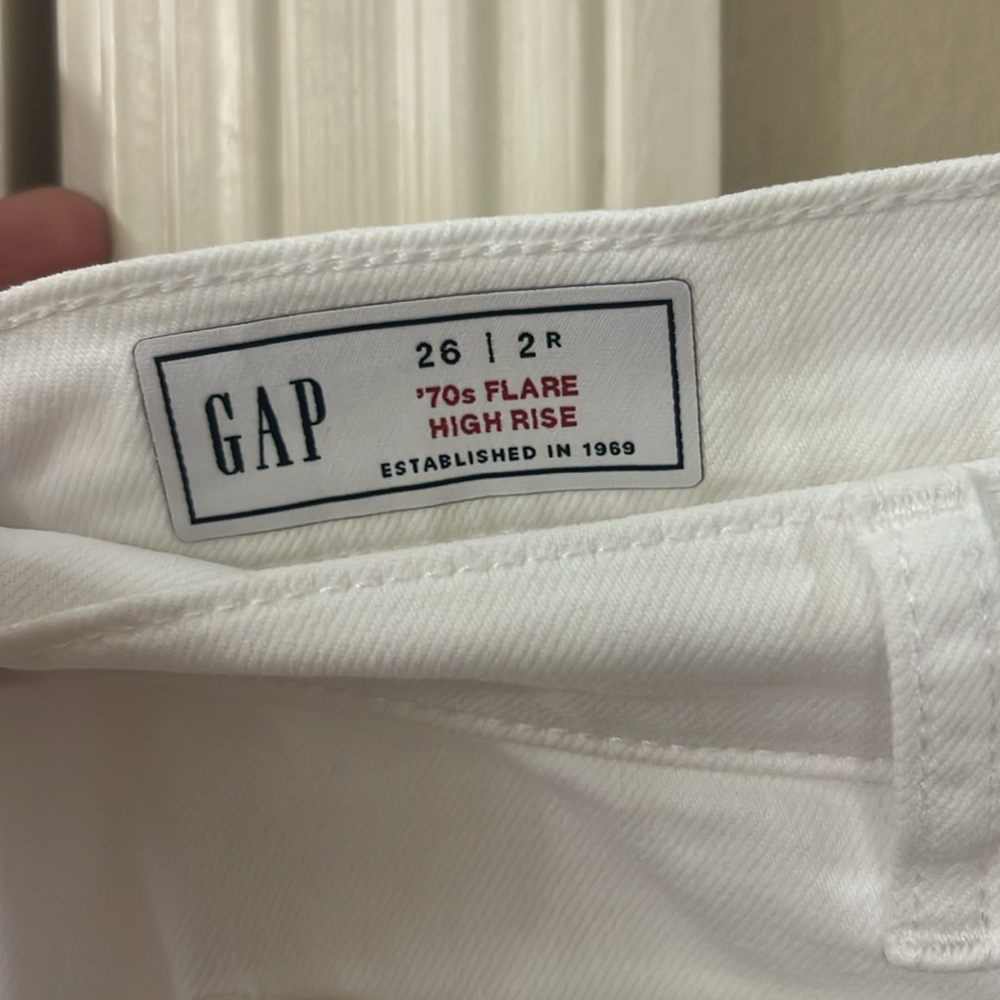 Stylish White Flared Jeans - Picture 4 of 6